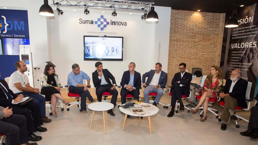 El presidente de la Diputación, César Sánchez, Manuel Bonilla y Alejandro Morant, en un Think Tank en SumaInnova con Pedreño, Oliver y Magro.