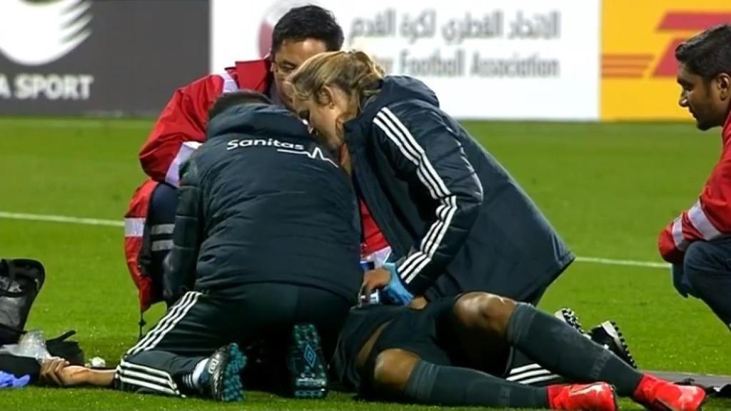 Peter sufrió un duro golpe y tuvo que ser sustituido