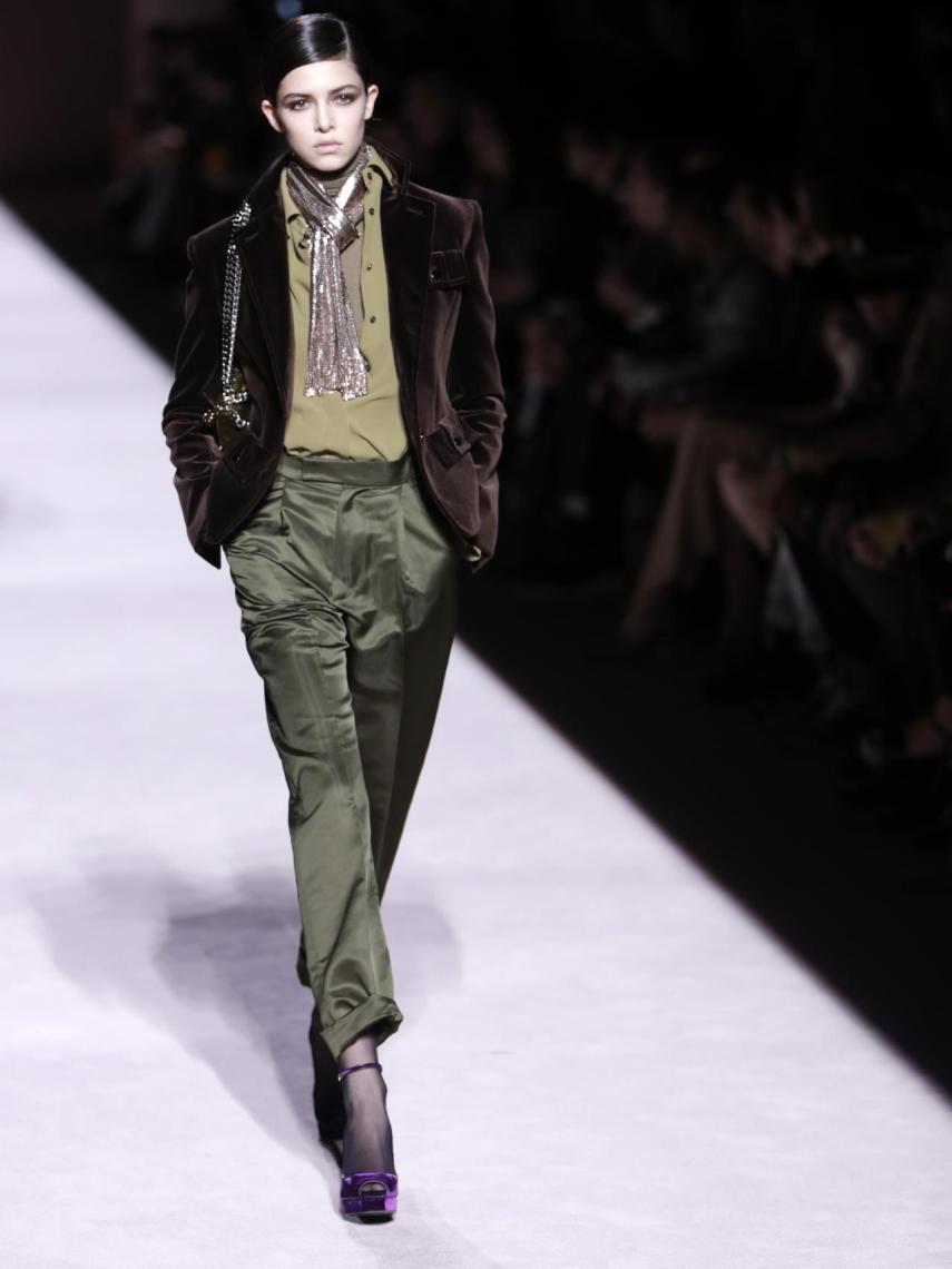 Modelo desfilando para Tom Ford en Nueva York