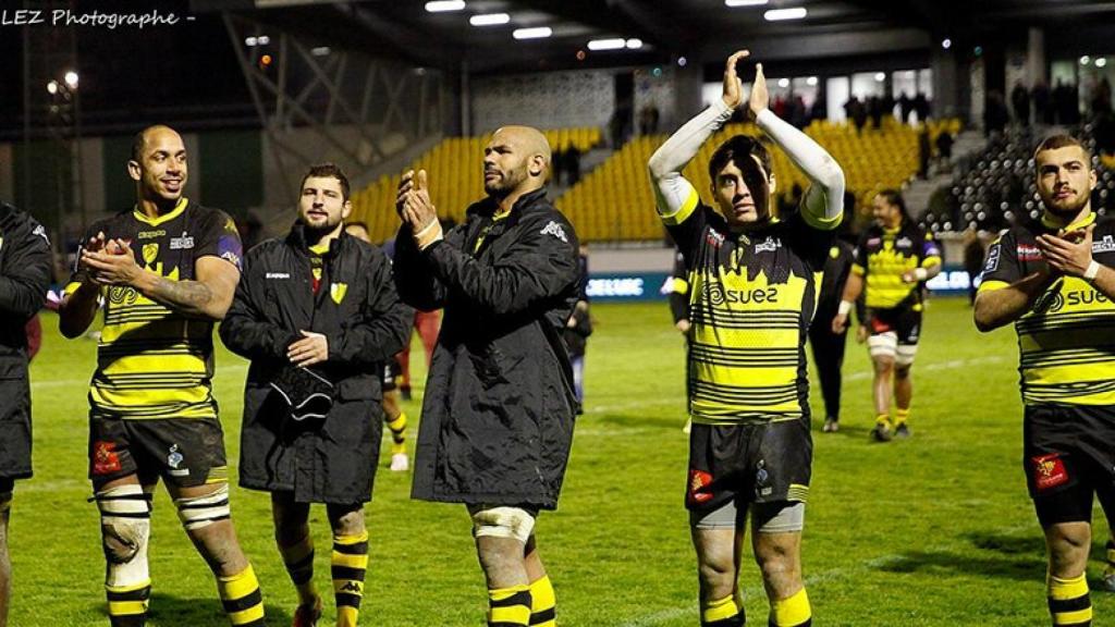 Jugadores del US Carcassonne XV ‏ durante un partido. Twitter: (@USCXV)