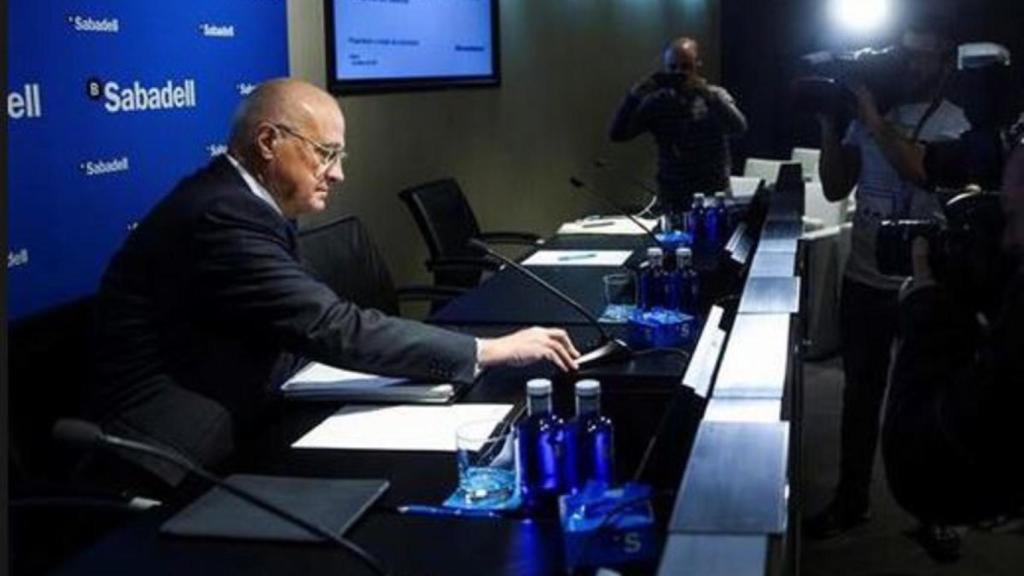 Banco Sabadell intentará mejorar su eficiencia con el recorte de empleos en España y Reino Unido.