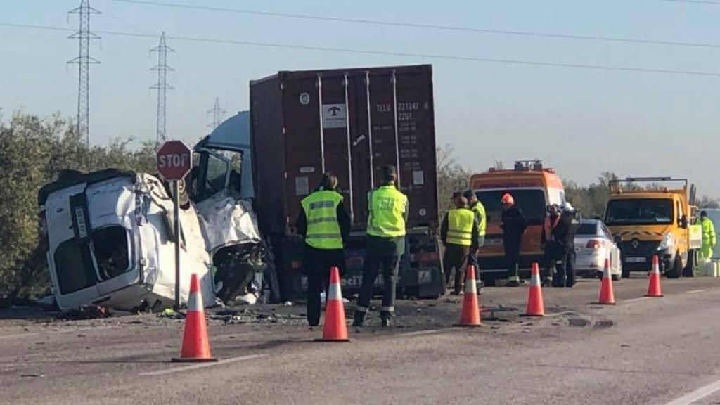 Lugar del accidente donde han fallecido en el acto los cinco trabajadores de Las Cabezas de San Juan