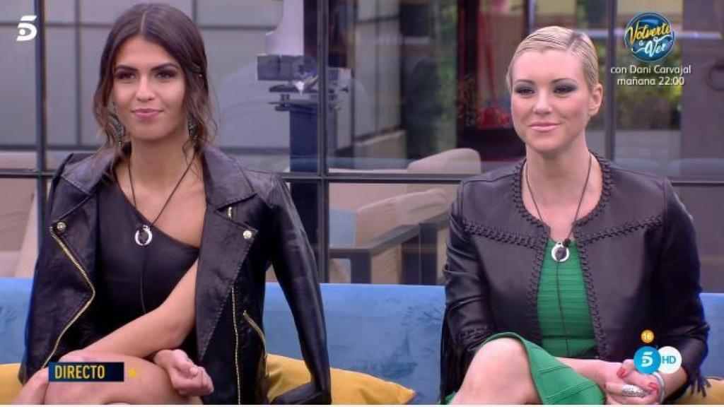 María Jesús y Sofía minutos antes de la resolución de los votos.