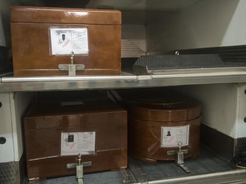 La funeraria que dirige Martín Zamora ha repatriado ya a Marruecos a 20 de los cadáveres. En la imagen, otros finados que el empresario ayudó a enviar a sus familias para que pudieran enterrarlos.