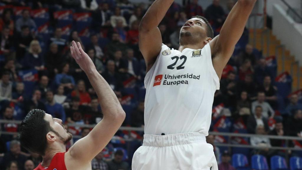 Tavares anota tras deshacerse de De Coló