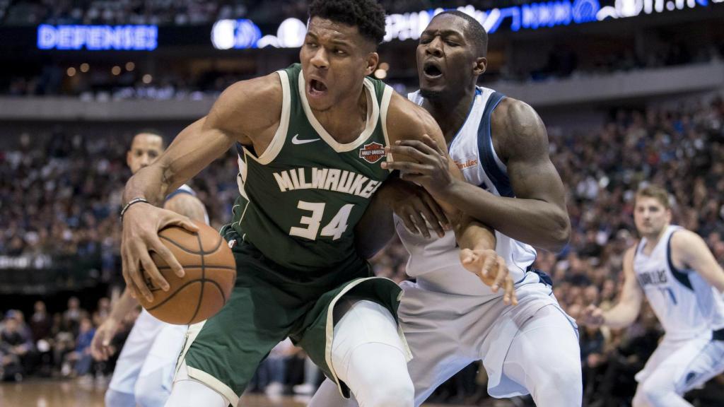 Antetokounmpo frente a los Mavericks