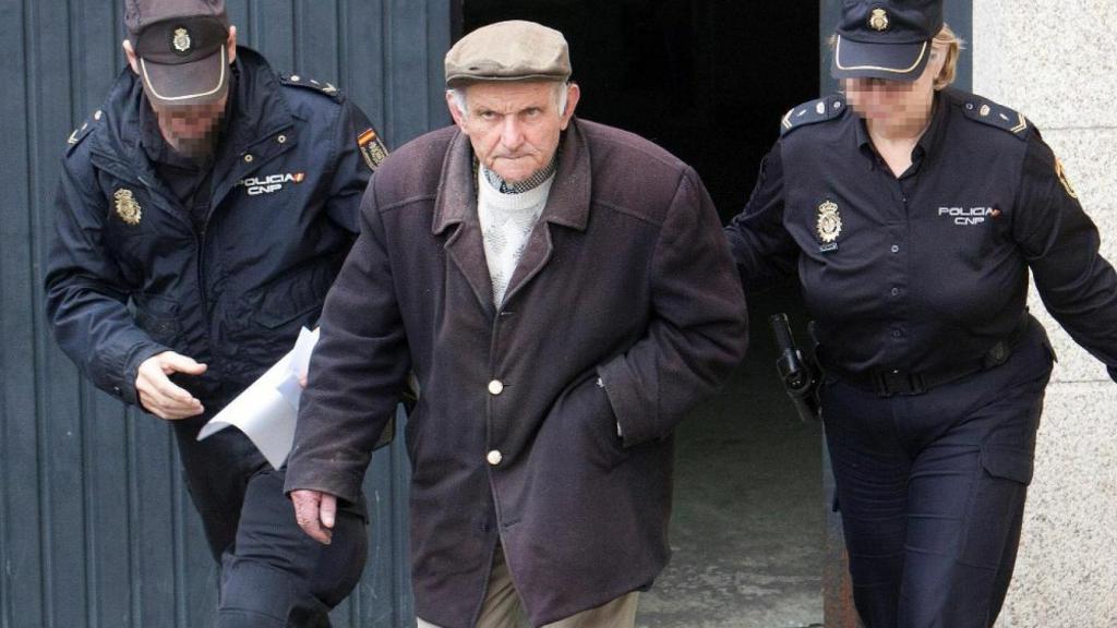 José Antonio Vázquez detenido por la Policía.