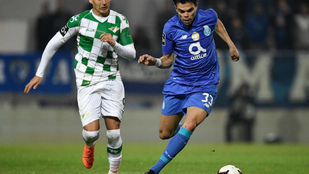 Pepe, en un encuentro con el Oporto