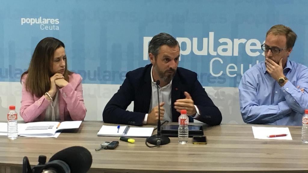 Juan Bravo (centro), nuevo consejero de Hacienda de Andalucía.