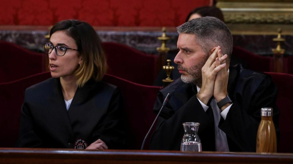Andreu Van Den Eyden (d), abogado de Oriol Junqueras y Raül Romeva.