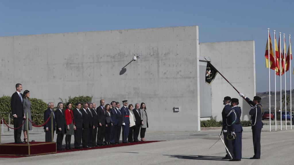 Los Reyes Felipe y Letizia, en su despedida oficial en el aeropuerto Adolfo Suárez-Madrid Barajas.