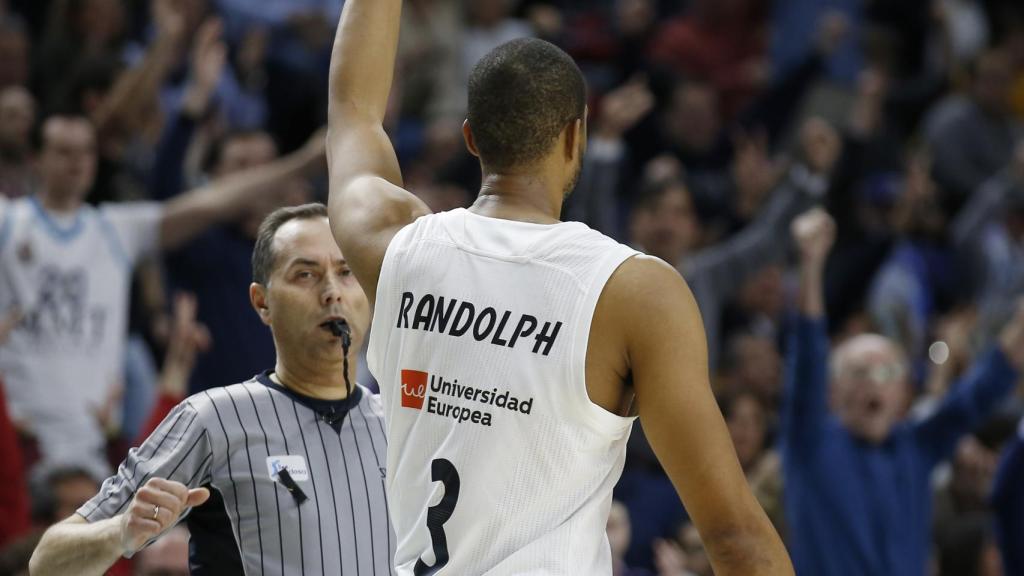 Randolph celebra un triple ante el Baskonia. Autor: ACB.