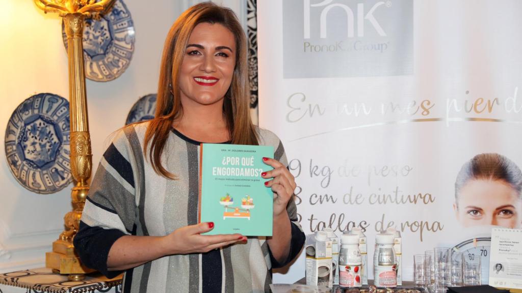 Carlota Corredera con el libro '¿Por qué engordamos?'