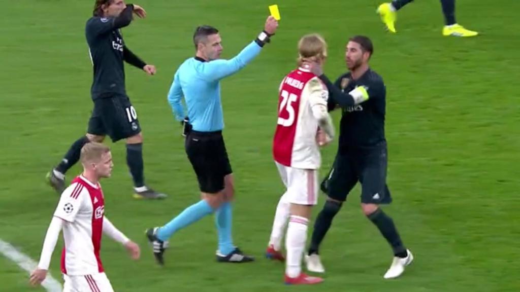 Amarilla a Sergio Ramos