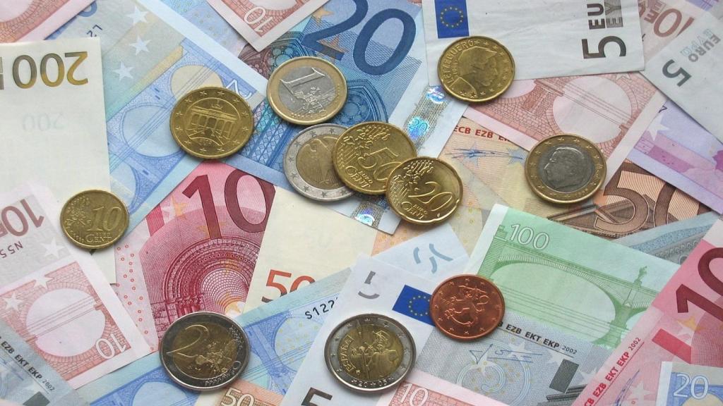 Monedas y billetes de euro.