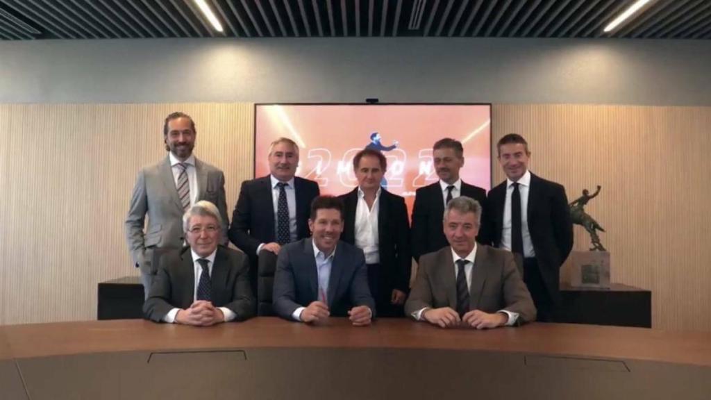 El 'Cholo' Simeone firma su nuevo contrato con el Atlético de Madrid