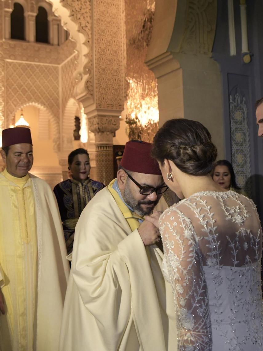 Letizia y Mohamed VI, que viste el 'selham', en la cena del miércoles.