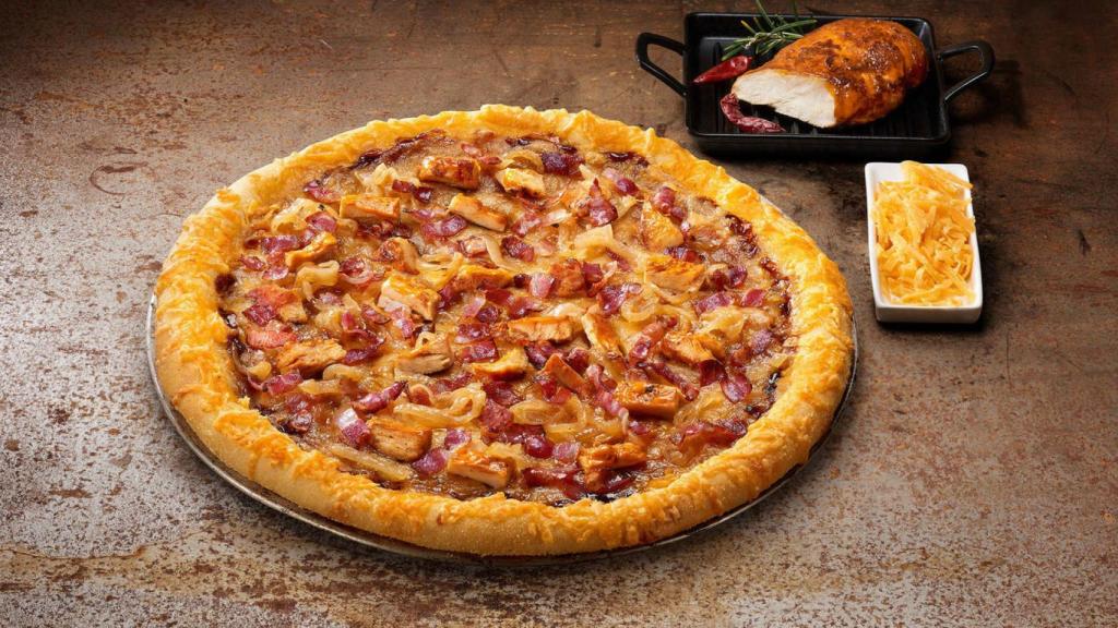 Una pizza precocinada dispuesta para ser devorada.