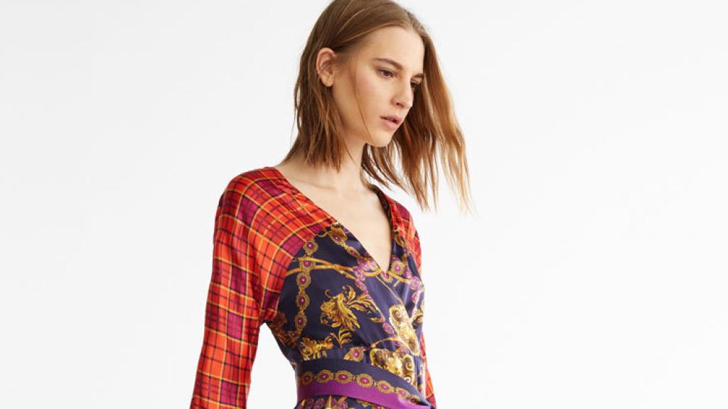 El vestido de inspiración 'Versace' está a punto de agotarse.