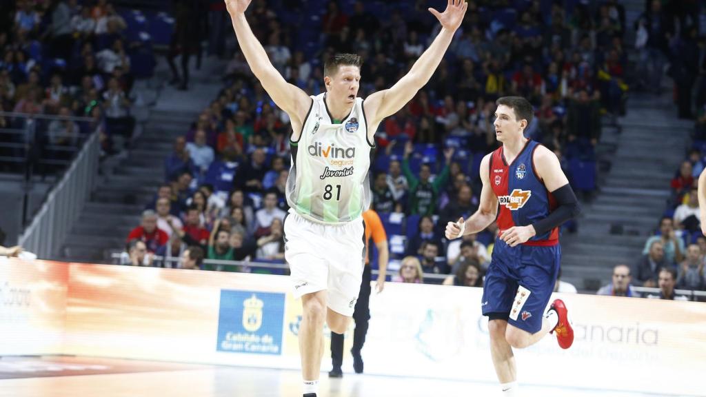 Harangody celebra una canasta del Joventut