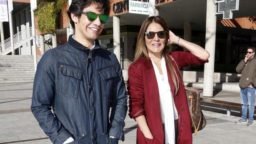 Alejandro e Ivonne Reyes a su llegada a los juzgados de Alcobendas, donde se enfrentarán a Eva Zaldívar y Andrea Navarro.