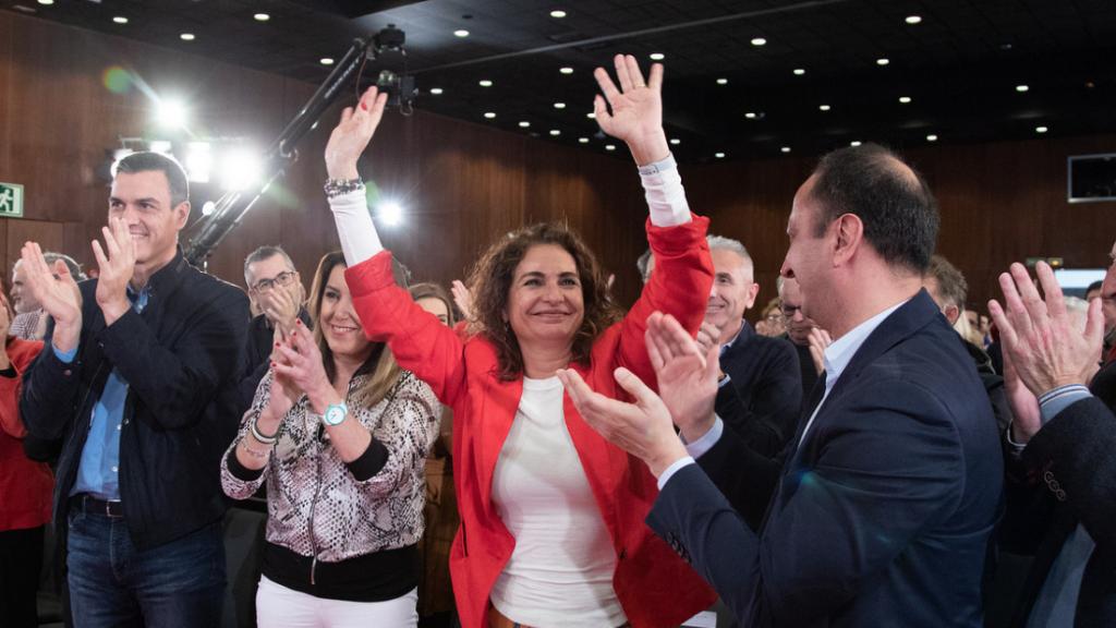 María Jesús Montero, ministra de Hacienda, aplaudida en un mitin del PSOE en Sevilla.