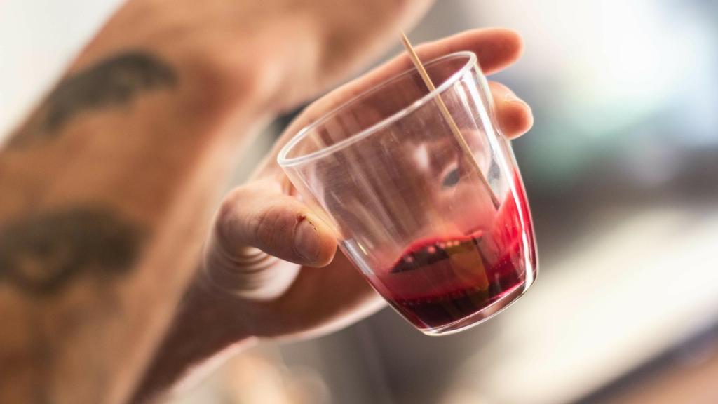 Después del pinchazo toca remover la sangre para que no coagule