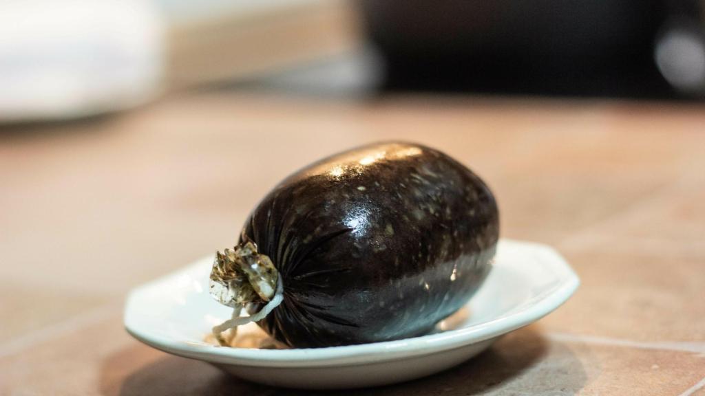 La morcilla después de estar cerca de 20 minutos en agua hirviendo