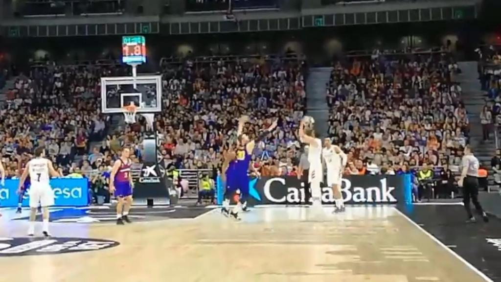 Rudy Fernández lanzando el triple