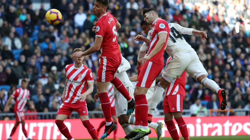 Casemiro supera a la defensa del Girona y remata a gol