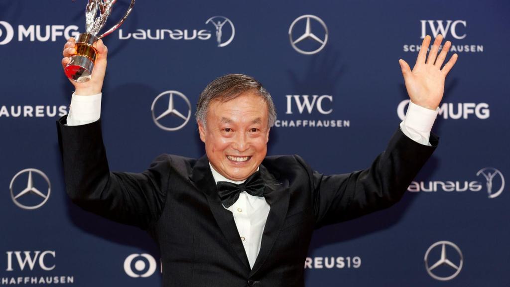 Xia Boyu, doble amputado que escaló el Monte Everest, tras recibir su Premio Laureus del deporte