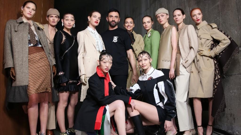 Riccardo Tisci y sus modelos para Burberry.