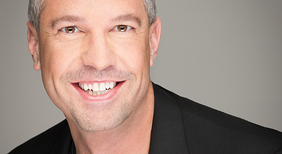 El responsable de marketing de IA y 'machine learning' de AWS, Ryan Gavin. Foto Innovadores