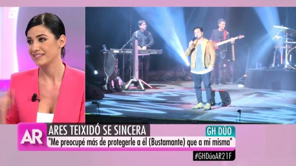 Ares Teixidó, respondiendo a las preguntas de los colaboradores del programa de Telecinco.