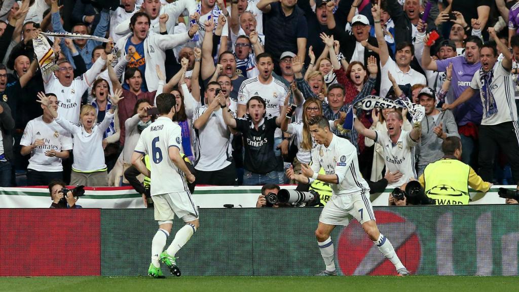 Cristiano Ronaldo y Nacho celebran un gol ante el Atlético en la Champions 2016/2017