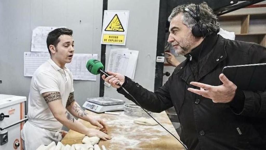 El lunes 11 de febrero, en vísperas del Día Mundial de la Radio, Alsina realizó las seis horas de su programa recorriendo las calles de Madrid. Algo que nadie había hecho antes.