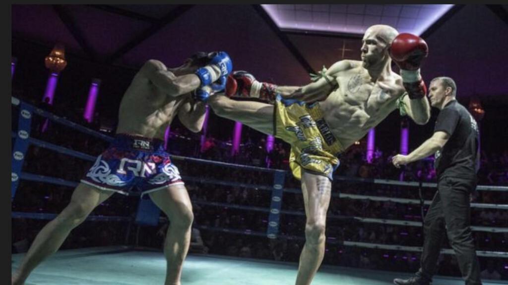 Carlos Coello durante el combate. Foto: Twitter (@CarlosCoelloCan)