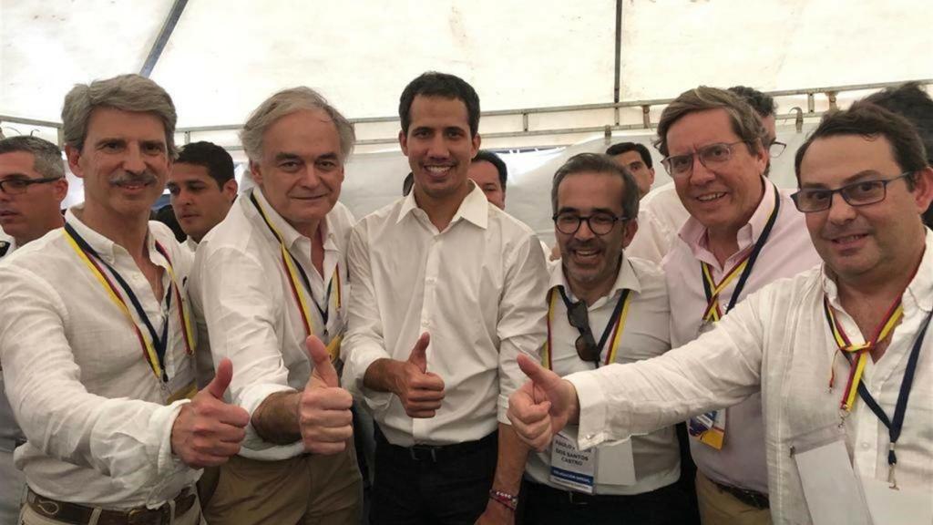 Varios eurodiputados acompañan a González Pons con Juan Guaidó en la frontera entre Venezuela y Colombia.