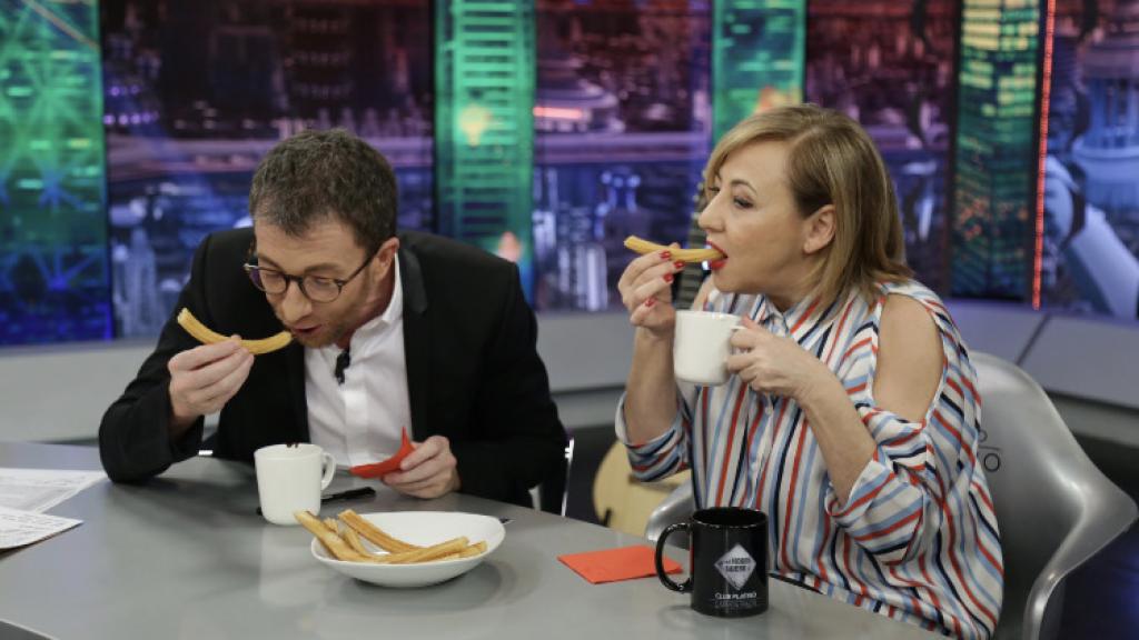 Carmen Machi y Pablo Motos se marcan un Terelu: chocolate y porras en pleno directo