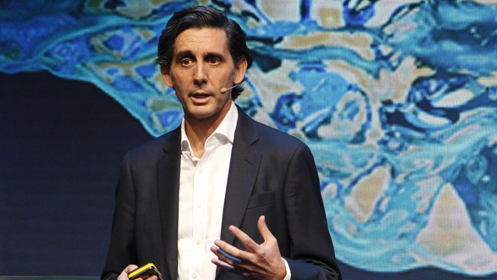 Satya Nadella, CEO de Microsoft y José María Álvarez Pallete durante el anuncio del acuerdo entre las dos compañías