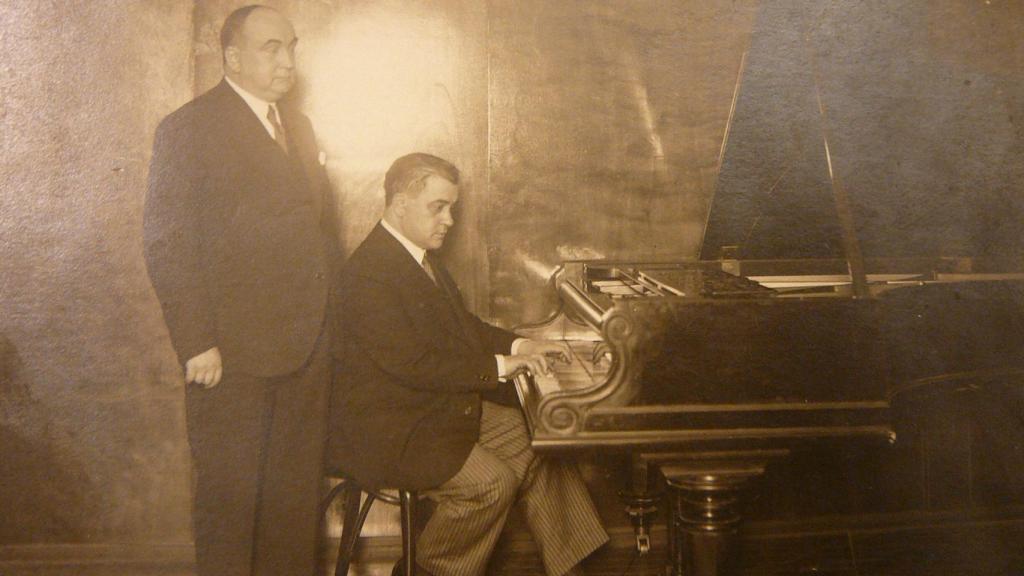 Eusebius, con su amigo el organista Miguel Echeveste.