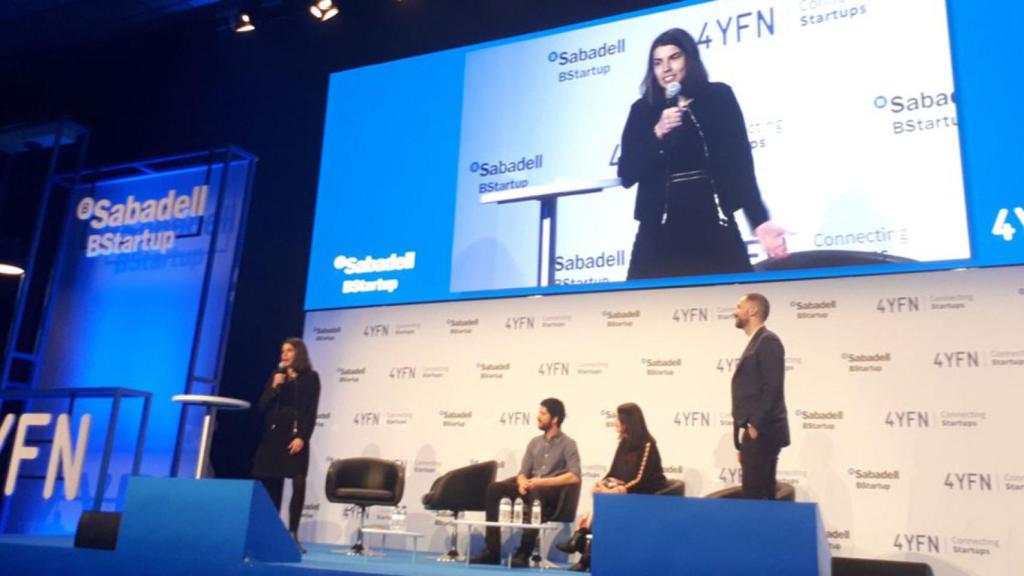 La directora de Service Solutions de la entidad, Anna Puigoriol, durante su intervención en el 4YFN.
