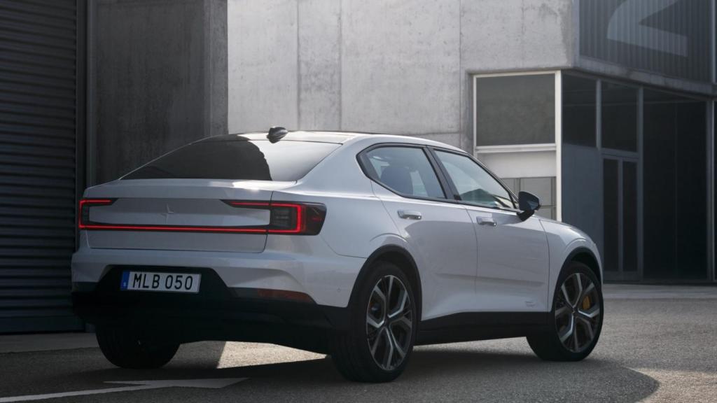 El Polestar 2 por su parte trasera.