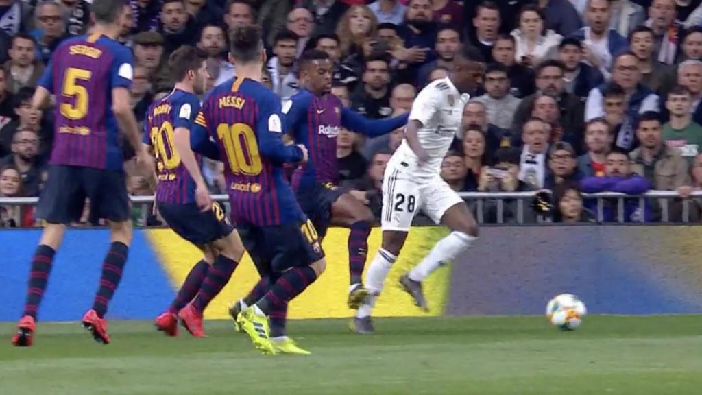 Penalti no pitado de Semedo sobre Vinicius