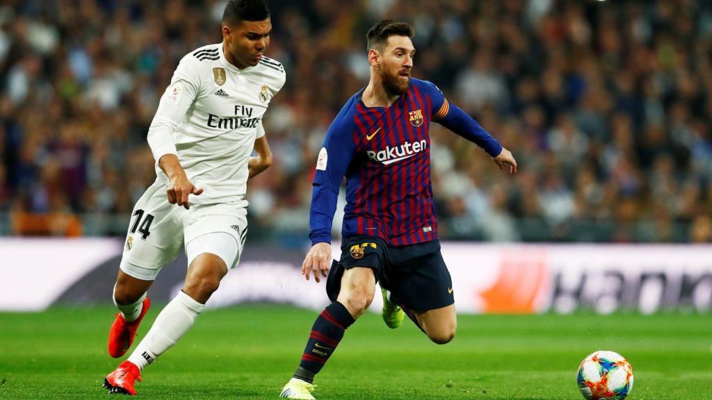 Casemiro presionando a Leo Messi