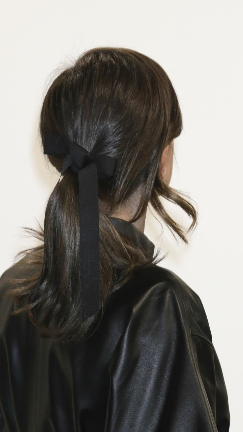 Detalle del lazo que ha lucido la renia Letizia en ARCO.