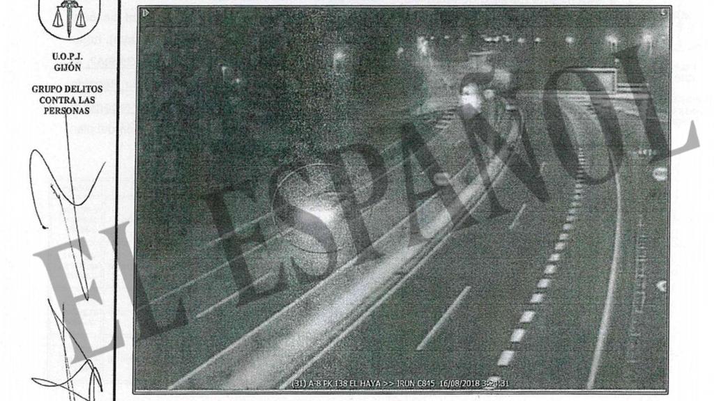 El coche de uno de los sicarios en dirección a Llanes la madrugada del crimen.