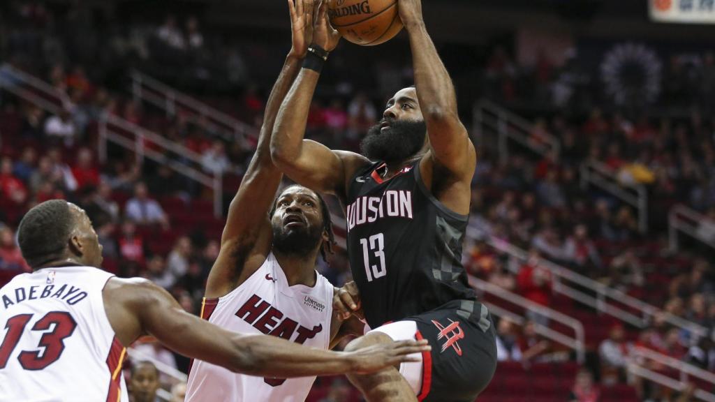 Harden intenta una bandeja contra los Heat
