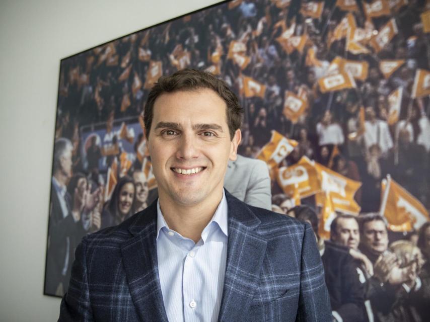 Rivera se define como liberal y se dice lejos del conservadurismo de Casado.