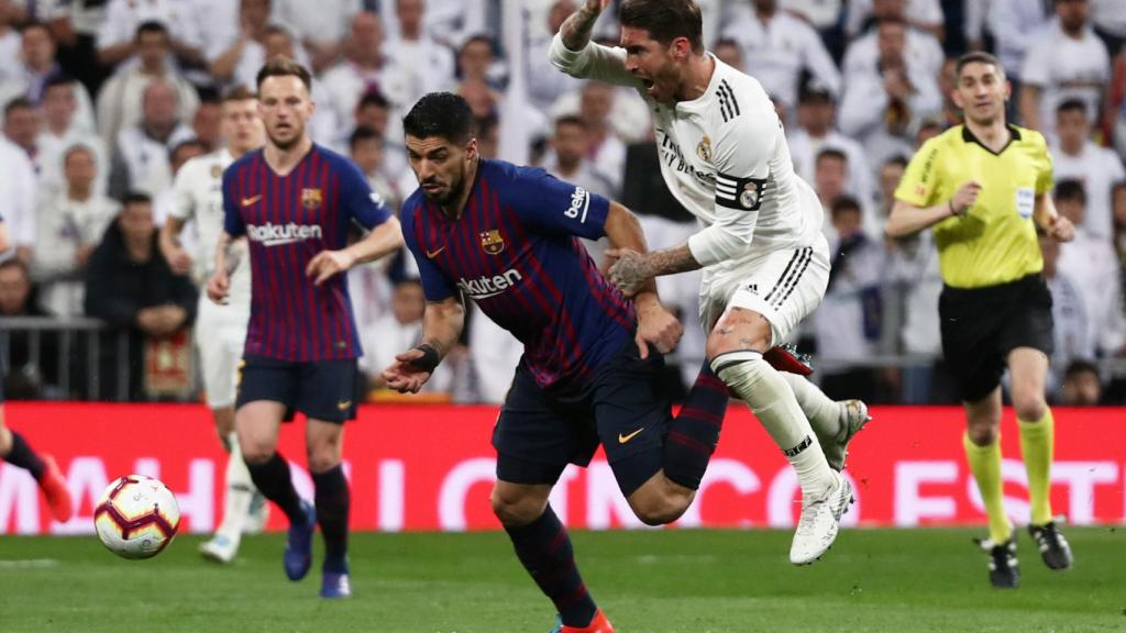Sergio Ramos recrimina a Suárez haber tocado el balón con la mano